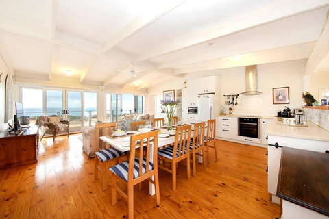 PORT WILLUNGA DREAMING A Beach Front Experience - Sydney Resort 0