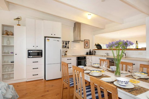 PORT WILLUNGA DREAMING A Beach Front Experience - Sydney Resort 3