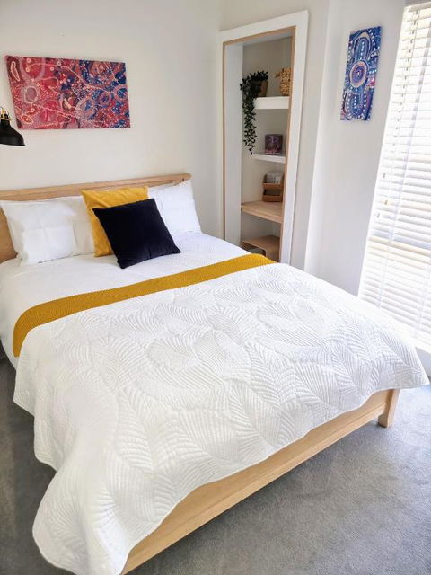 Queen Bed Apartment- No Sharing, Your Very Own Space - Sydney 4u 0
