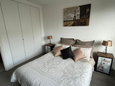 Radiance - Chic Fitzroy Street Apartment - Sydney 4u 1