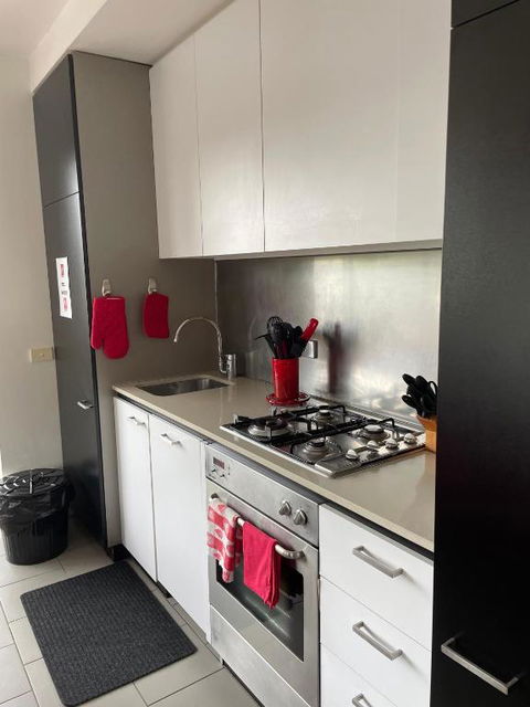 Radiance - Chic Fitzroy Street Apartment - Sydney 4u 2