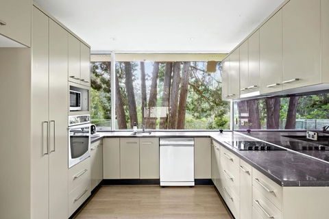 Quaint Queen Room - Central Location At Pymble - Shared Bathroom - Accommodation Sydney 2