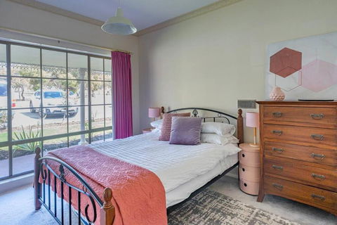 Prestigious Expansive Home With Almost Everything - Sydney 4u 1