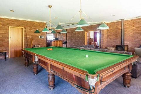 Prestigious Expansive Home With Almost Everything - Sydney 4u 3