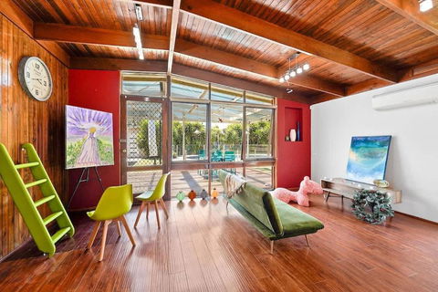 Prime Glen Huntly Beauty - 4BR Family Home W Pool - Sydney 4u 3
