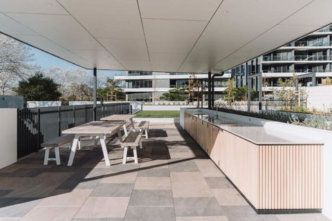 Pristine 2-Bed Apartment With Pool And BBQ - Accommodation Sydney 2
