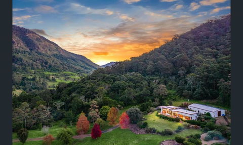 Private Luxury In The Mountains With Running Creek - Sydney 4u 0