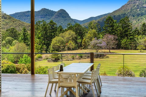 Private Luxury In The Mountains With Running Creek - Sydney 4u 3