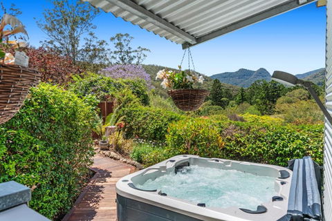 Private Luxury In The Mountains With Running Creek - Sydney 4u 2