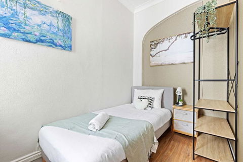Private Single Room - Conveniently Located At Glebe - Shared Bathroom - Sydney 4u 0