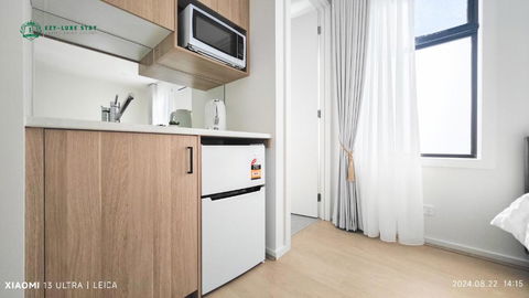 Private Suite With Queen Bed TV - Room 11 - Sydney 4u 2