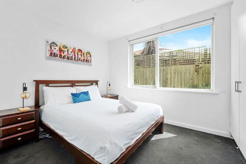 Quiet And Peaceful Beachside 1BR Retreat W Parking - Sydney 4u 2
