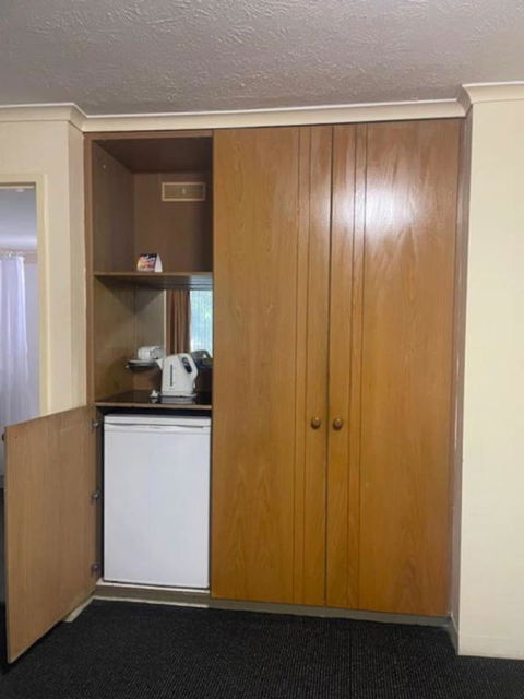 Quiet Unit In Leafy Hotel - Sydney 4u 1