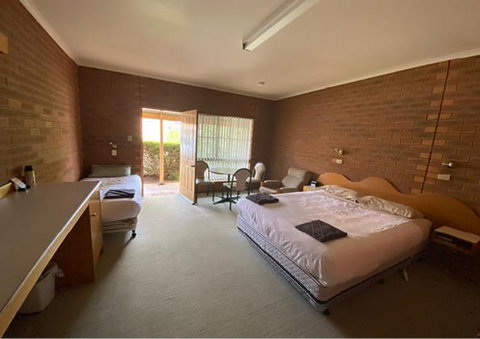 Railway Hotel Motel Peterborough - Accommodation Sydney 1