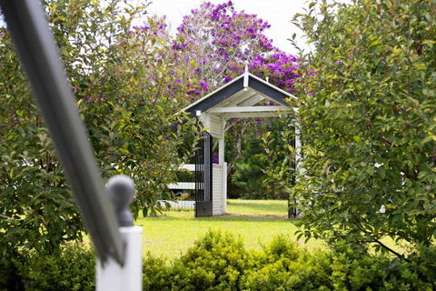 Rambling Roses - Sydney 4u 1