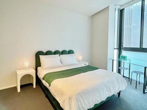 RARE Luxury Waterfront Living - Sydney 4u 2