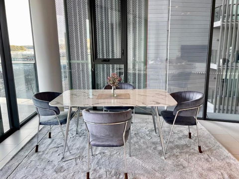 RARE Luxury Waterfront Living - Sydney 4u 3
