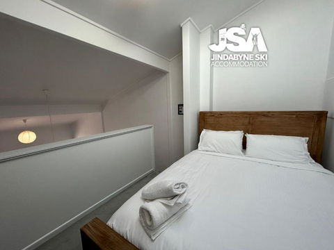 Razorback 4 - Accommodation Sydney 0