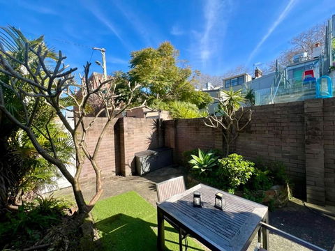 Rear Garden Suite - Sydney 4u 0