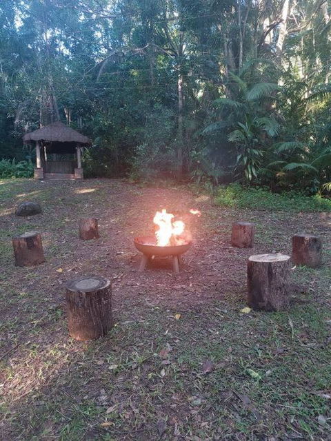 Rainforest Retreat-Fireplace-BBQ-3 Acres- - Sydney 4u 2