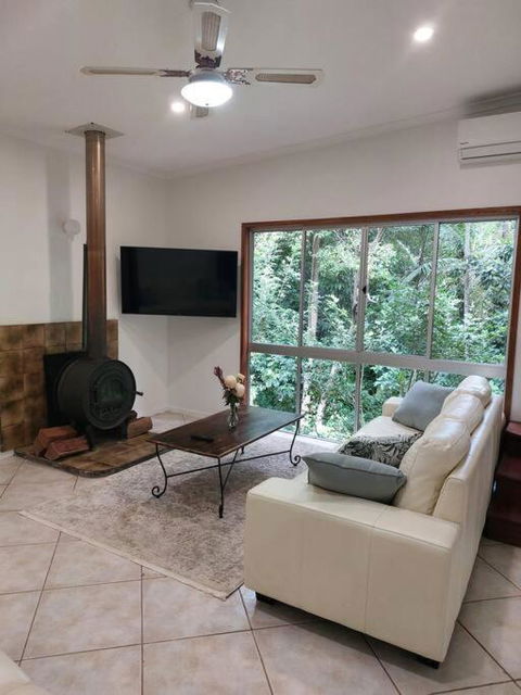 Rainforest Retreat-Fireplace-BBQ-3 Acres- - Sydney 4u 1