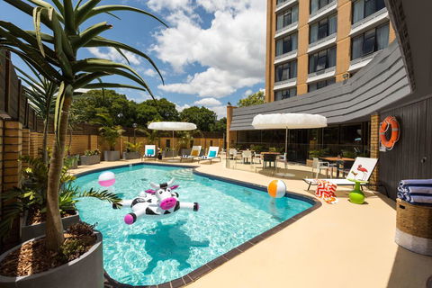 Atura Albury - Sydney 4u 3