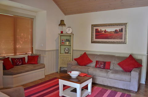 Autumn Affair Cottage 5 - Sydney 4u 2