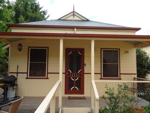 Autumn Affair Cottage 5 - Sydney 4u 0