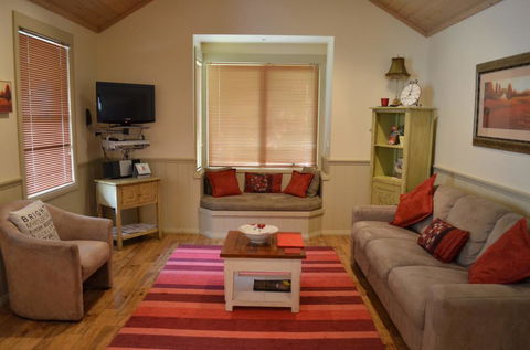 Autumn Affair Cottage 5 - Sydney 4u 3