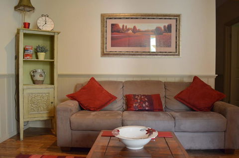 Autumn Affair Cottage 5 - Sydney 4u 1