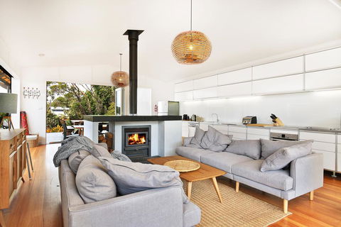 Ayana Beach House - Pet Friendly - Opposite Beach - Sydney 4u 1