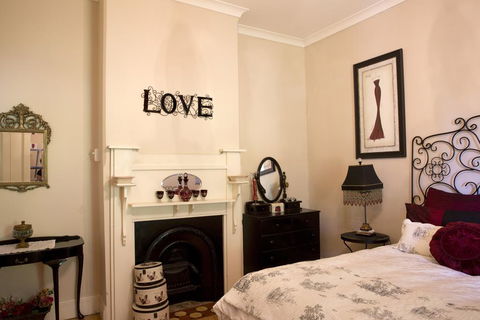 Azalea Cedar-Rose Barossa Valley Villa - Sydney 4u 2