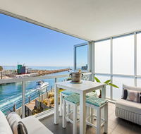 Azure Bliss Family escape opposite beach with heated pool access - Sydney 4u