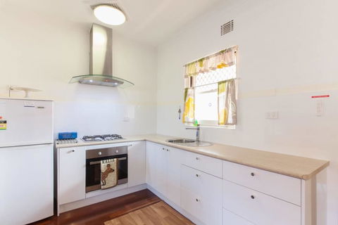 B8 Cafes, Resturants, UWA Close To SCGH - Accommodation Sydney 2