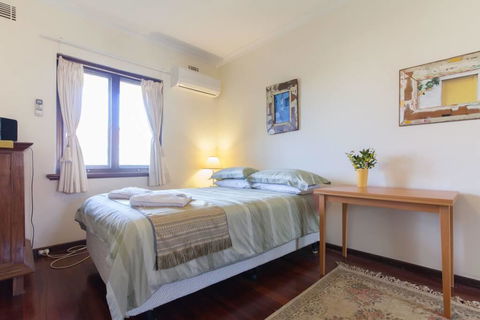 B8 Cafes, Resturants, UWA Close To SCGH - Accommodation Sydney 3