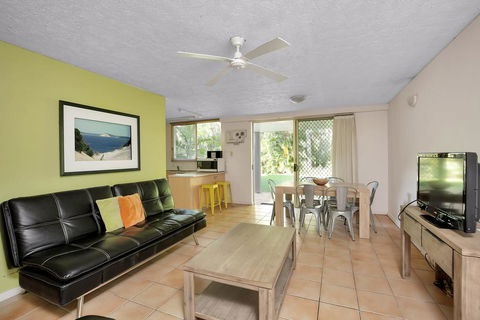 Baden 35 - Rainbow Shores, Walk To Beach, Pools, Tennis Court - Sydney 4u 0