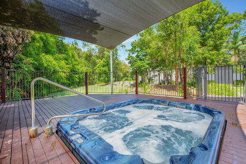 Baden 35 - Rainbow Shores, Walk To Beach, Pools, Tennis Court - Sydney 4u 3