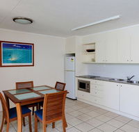 Baden 50 - Rainbow Shores Swimming pool walk to beach tropical surroundings - Sydney 4u