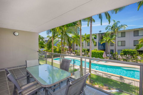 Baden 72 - Rainbow Shores, Stroll To The Beach, Air Con, Swimming Pools - Sydney 4u 0