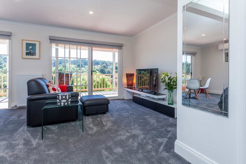 Balconies Lakeside - Accommodation Sydney 2