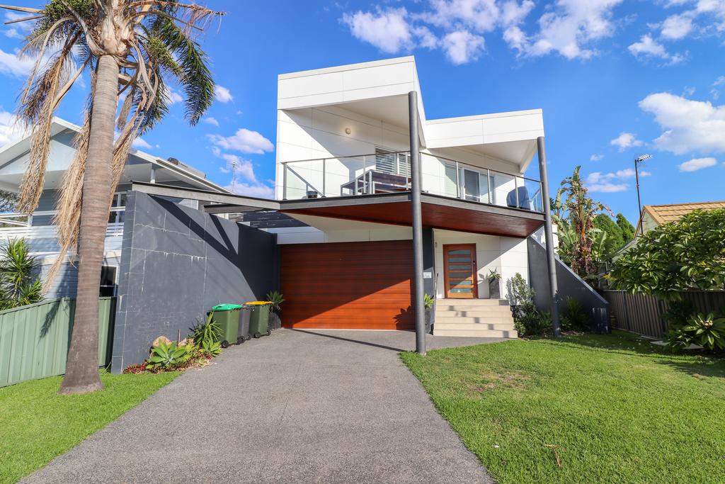Blacksmiths NSW Accommodation Sydney