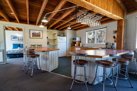 Banjo's Chalet, Alpine-getaways - Sydney 4u 2