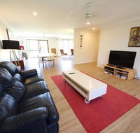 Barefoot Bungalow at Hat Head - Sydney 4u