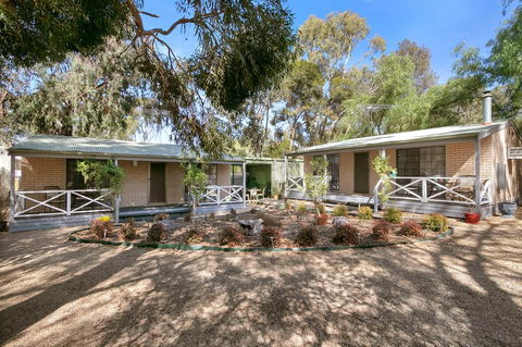 Barossa Country Cottages - Sydney 4u 1
