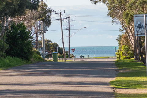 Bay Beach Beauty - Sydney 4u 0