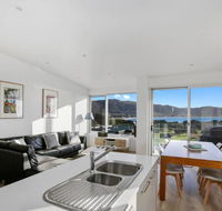 BAY VUE - top floor apartment amazing views - Accommodation Sydney