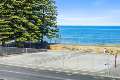 Bayline Beachfront Apartment No 4 - Sydney 4u 2