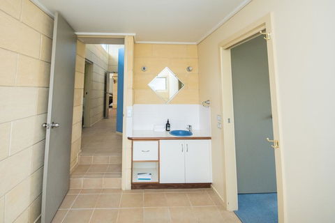 Bayview No 1 - Next To The Beach! - Sydney 4u 3
