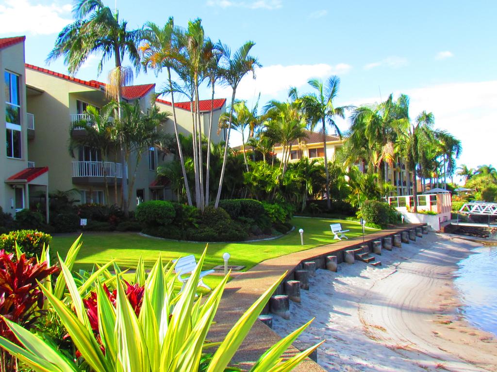 Runaway Bay QLD Sydney 4u