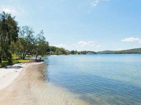 Baywatch - Beachfront Bliss Executive Home - Sydney 4u 2